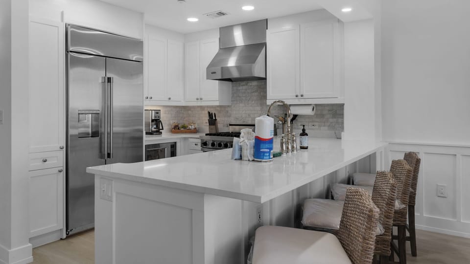 Condo, Multiple Beds, Patio, Ocean View (429 S Bridge Ln 107A) | Private kitchen | Fridge, microwave, oven, stovetop