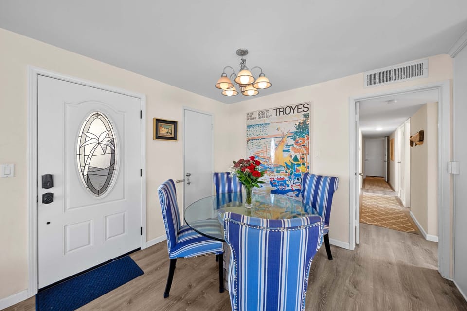 Dining table with seating for 6 