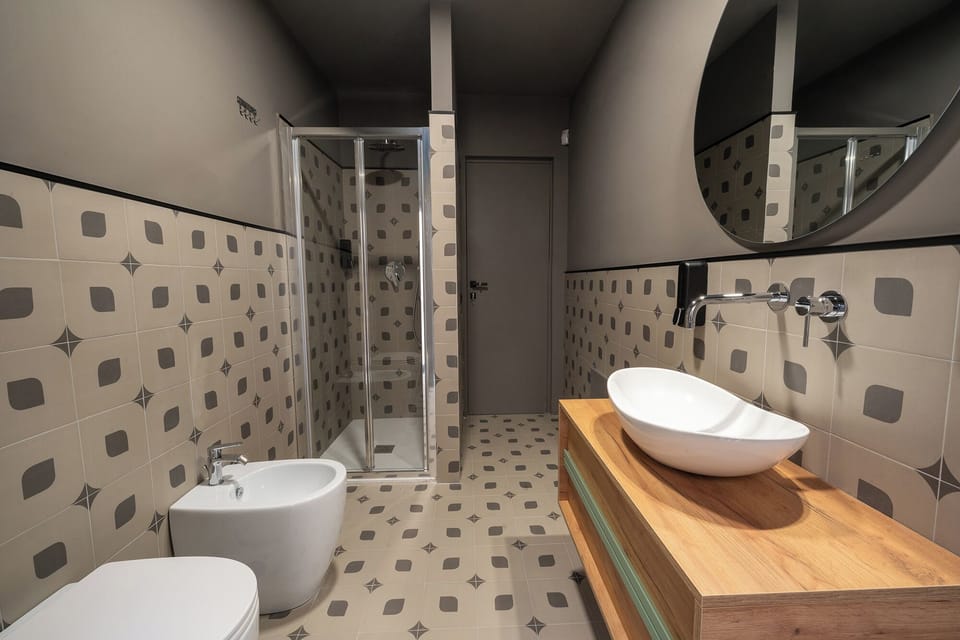 Deluxe Quadruple Room, Balcony | Bathroom | Shower, hair dryer, bidet, towels