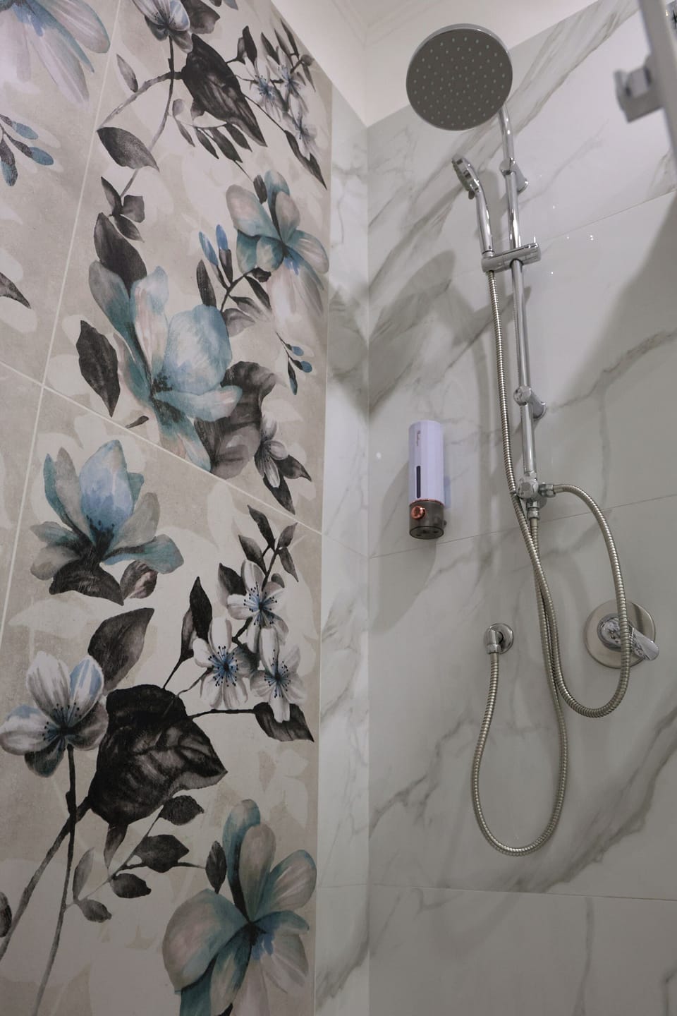 Comfort Quadruple Room | Bathroom | Shower, hair dryer, bidet, towels