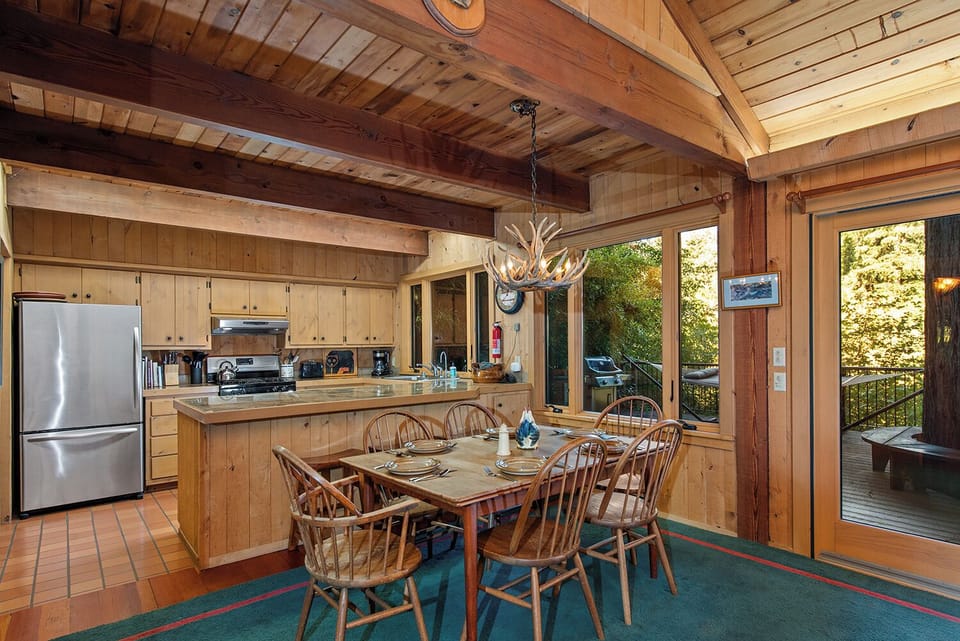 It's easy to pass food from the kitchen to dining table with the wide counter and peninsula.