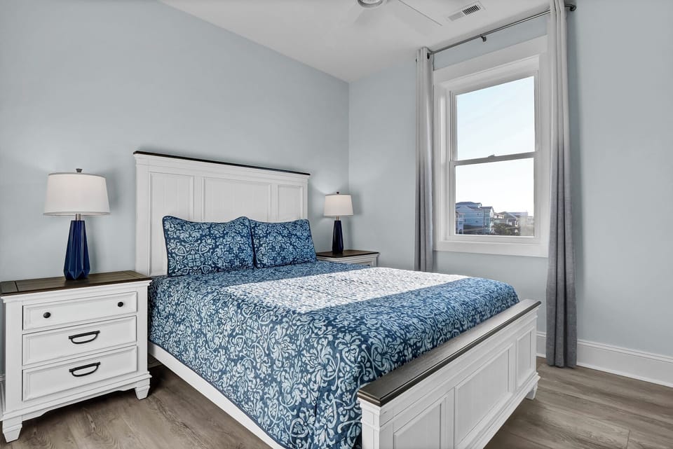 Queen Bedroom