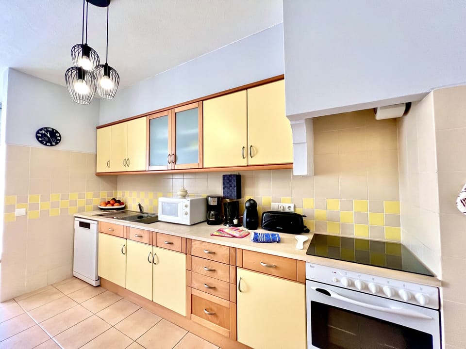 Microwave, oven, coffee/tea maker, toaster