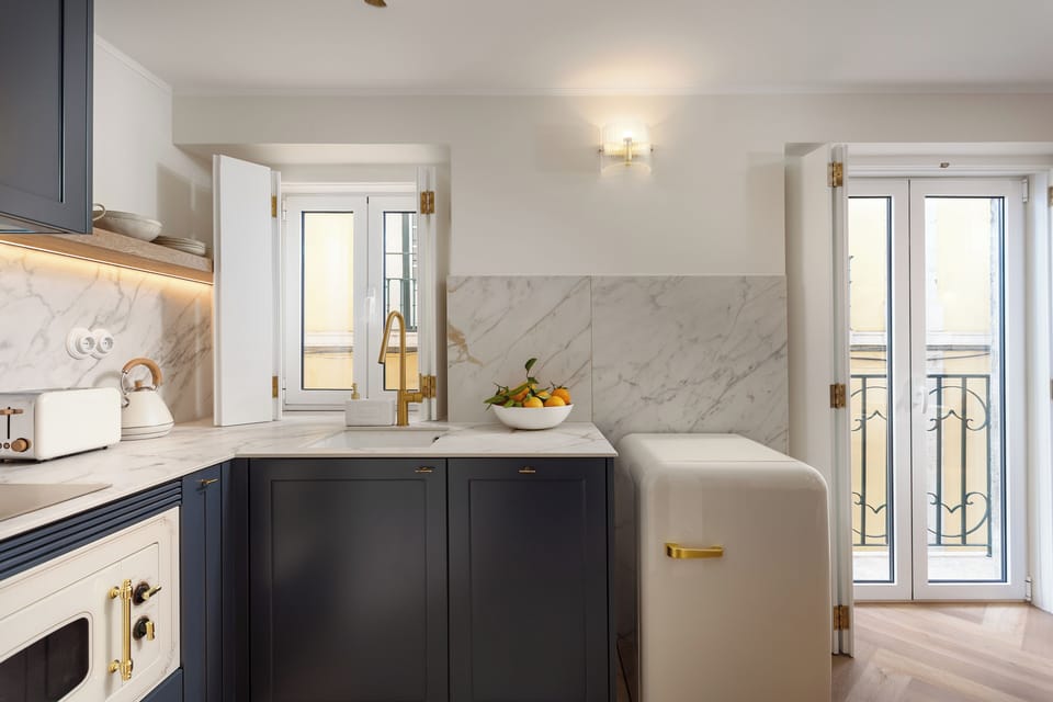 Mini-fridge, microwave, stovetop, dishwasher