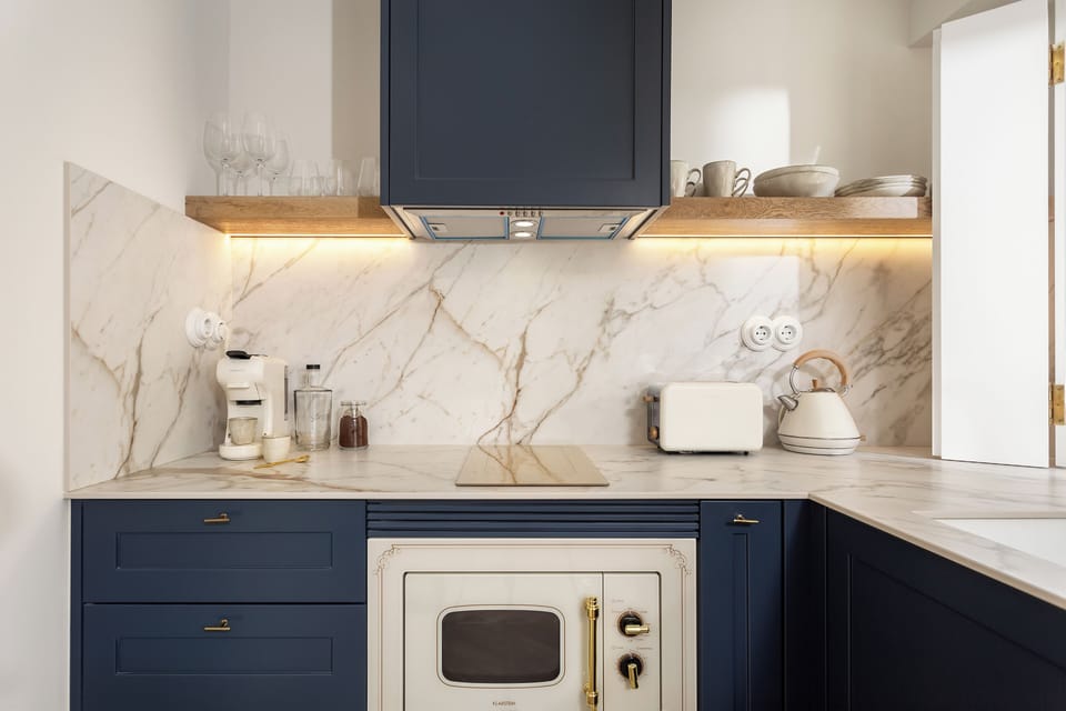 Mini-fridge, microwave, stovetop, dishwasher