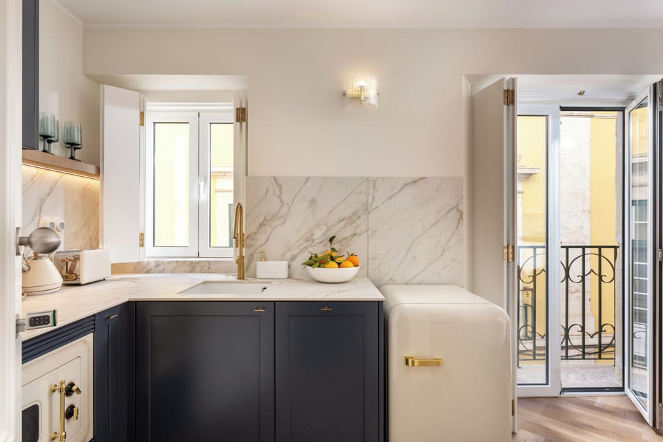 Mini-fridge, microwave, stovetop, dishwasher