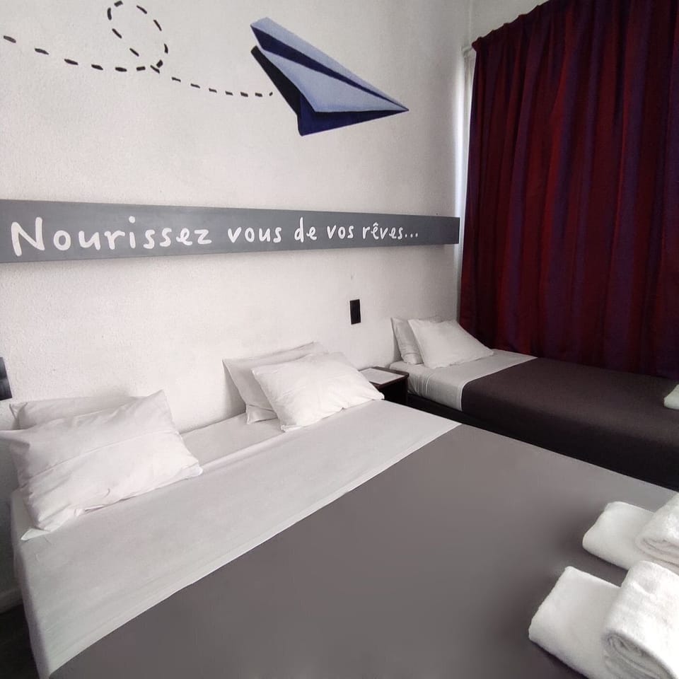 Classic Triple Room | Desk, laptop workspace, soundproofing, free WiFi