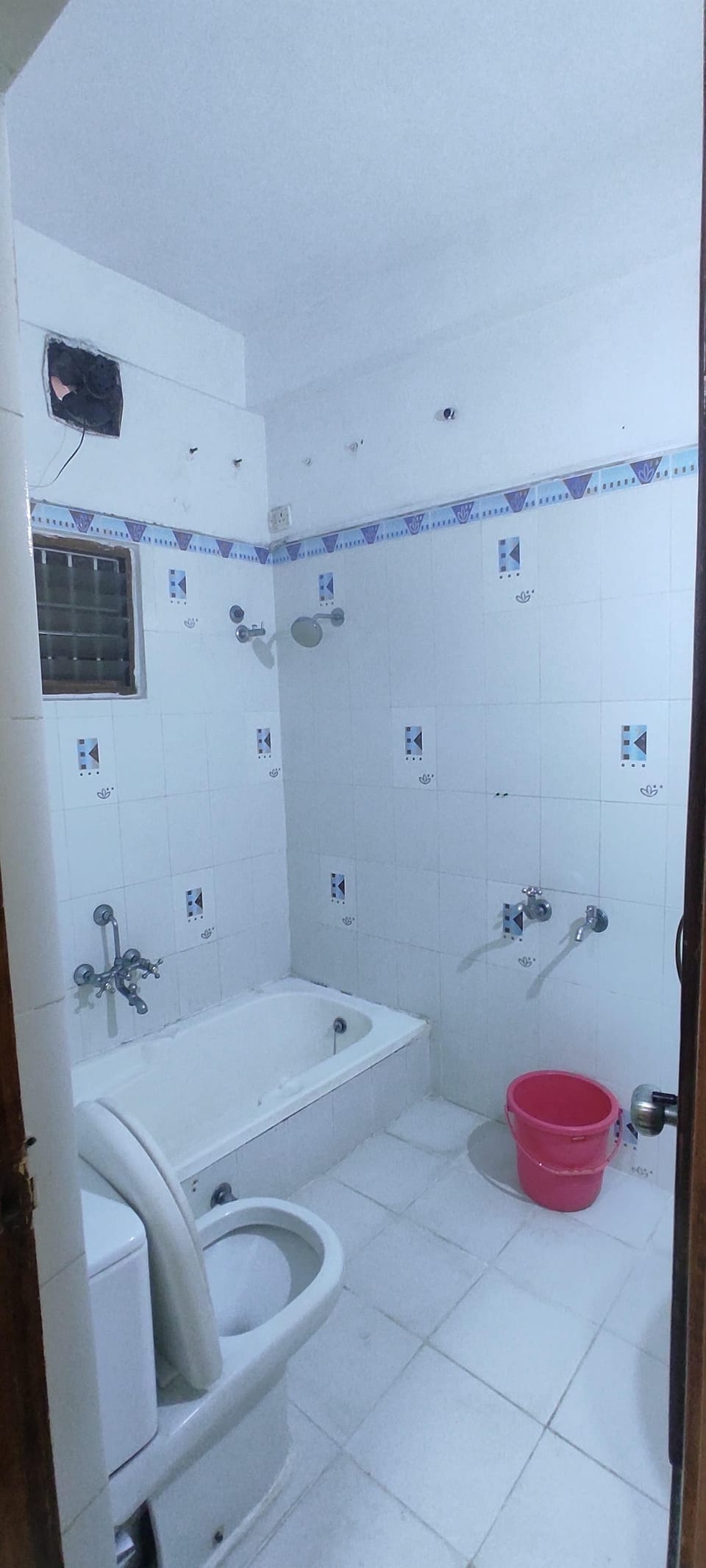 Deluxe Room, City View | Bathroom | Shower, towels, soap