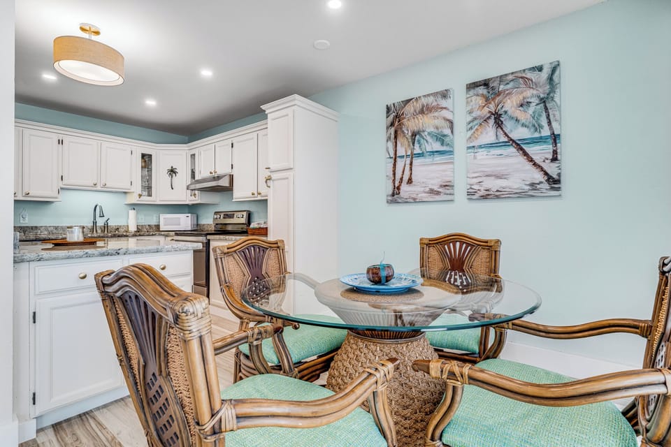Dining area seats 4. 