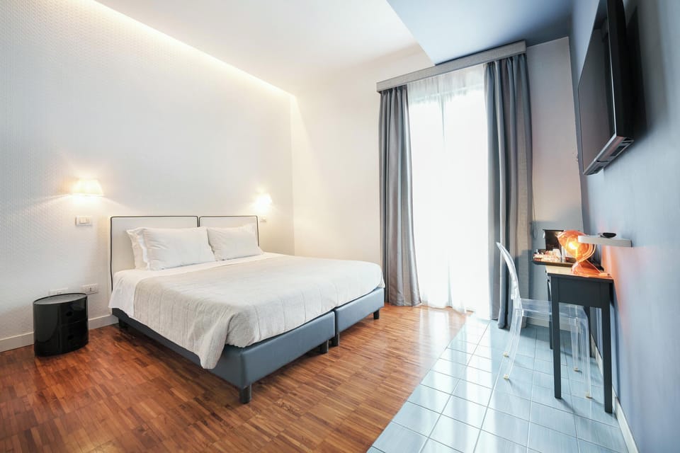Free minibar, in-room safe, desk, blackout drapes