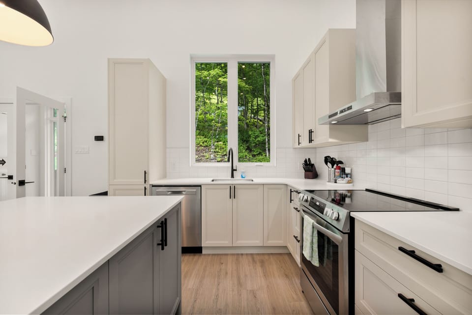 Chalet | Private kitchen | Coffee/tea maker, electric kettle, toaster