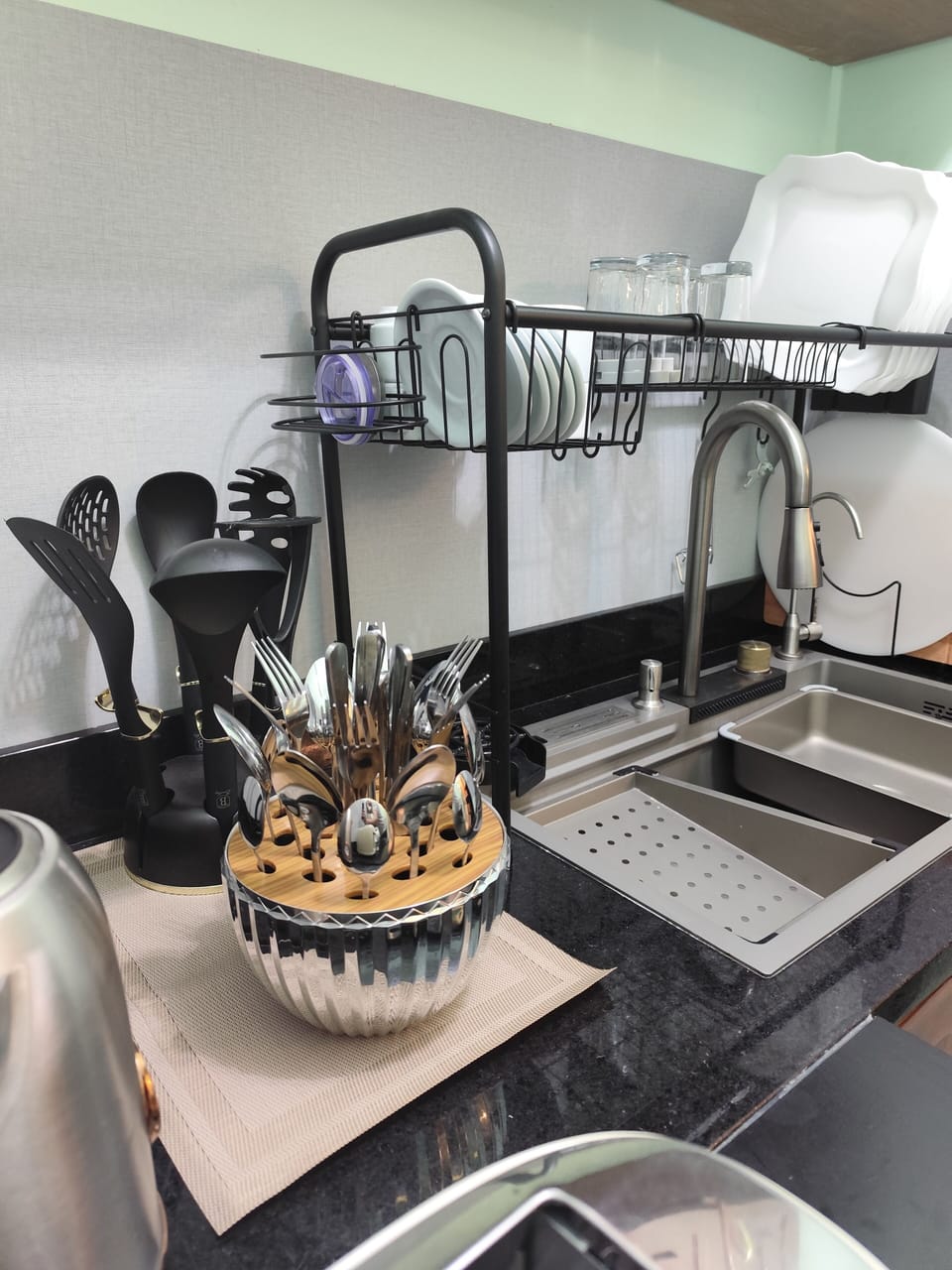 Deluxe Apartment | Private kitchen | Full-size fridge, oven, stovetop, dishwasher