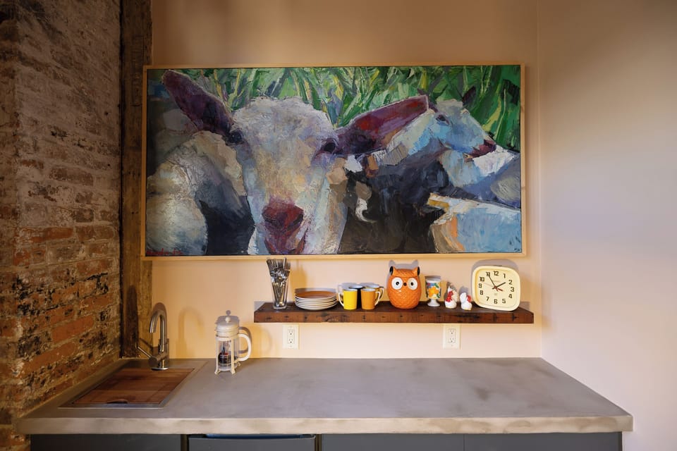 Luxury Studio Suite, Courtyard View | Private kitchen