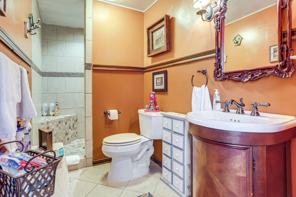 Full Bathroom | Towels Provided | 1st Floor
