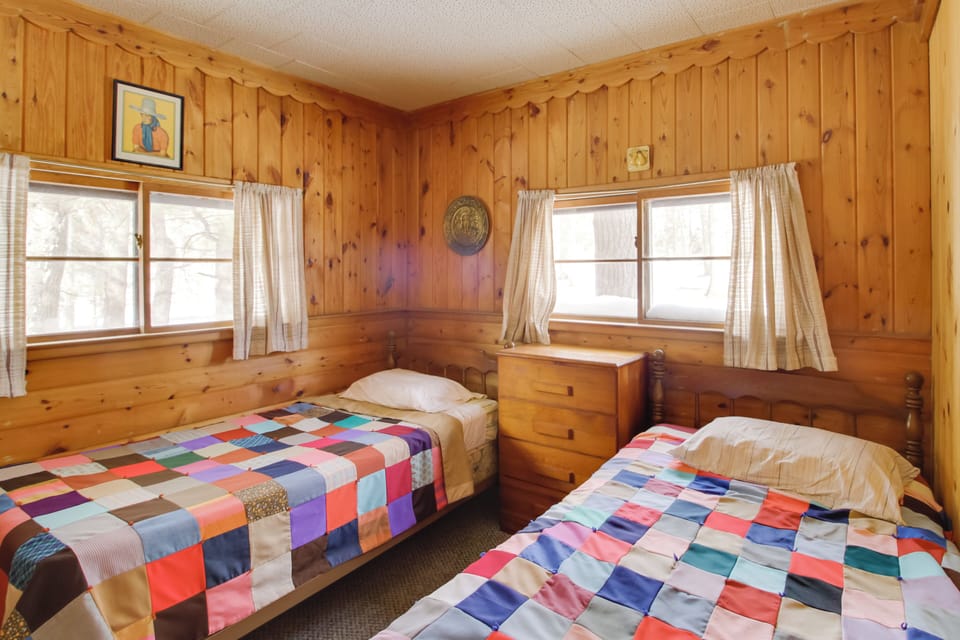 Bedroom 2 | 2 Twin Beds | Linens Provided