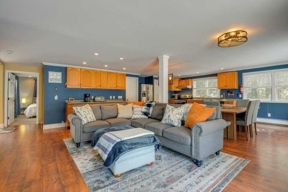 Living Room | Smart TV | Board Games | 1st Floor
