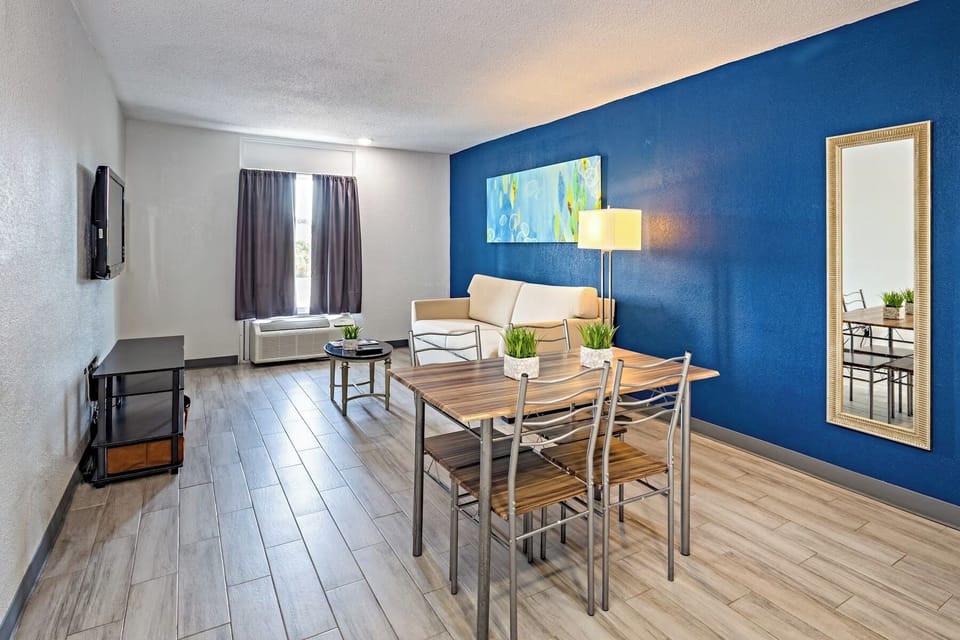 Standard Studio Suite, 1 King Bed | In-room safe, desk, free WiFi, bed sheets