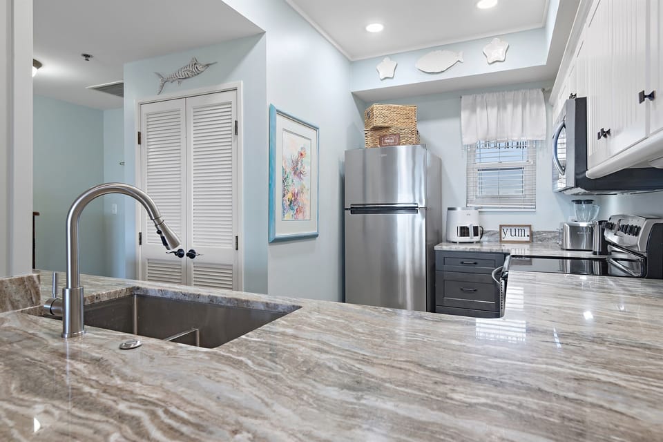 Full Size Kitchen