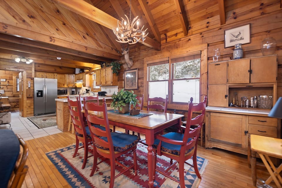 Dining room with beverage cart
