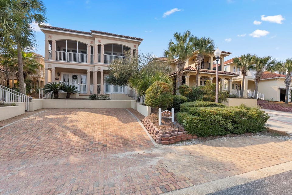 Peaches and Cream at La Valencia