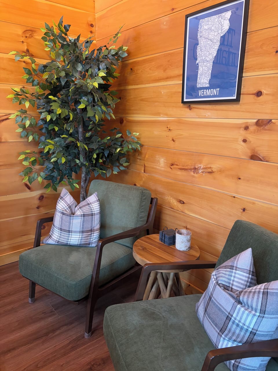 Sitting area/Dining room