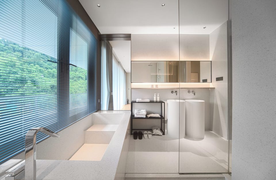 Superior Double Room | Bathroom | Free toiletries, hair dryer, bathrobes, slippers