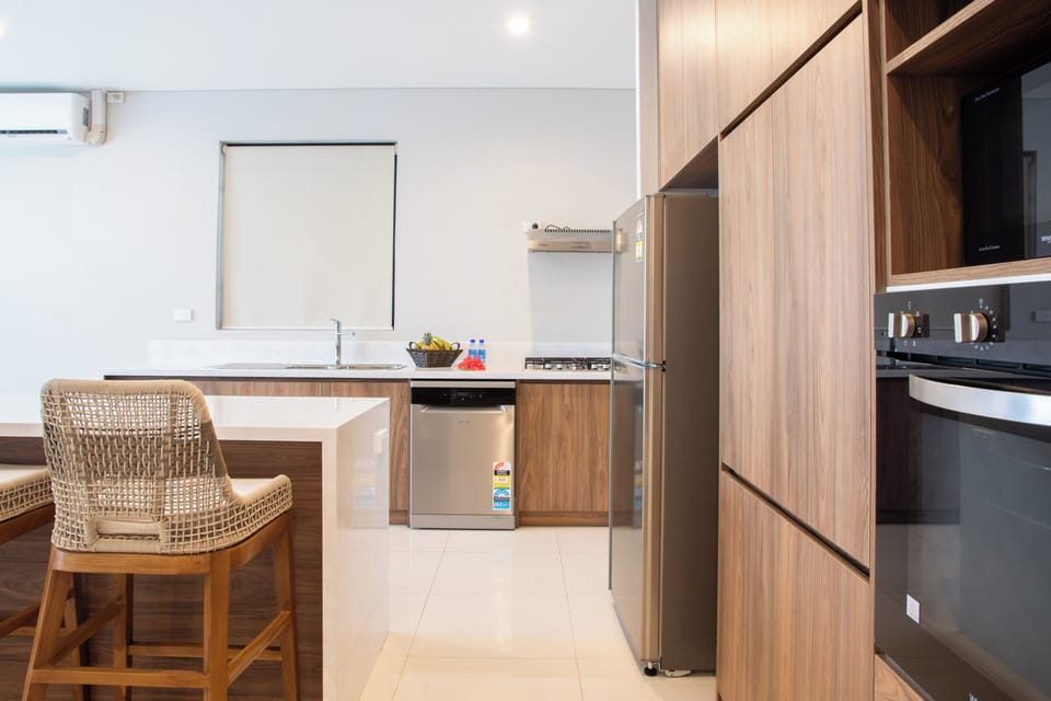 Luxury Apartment, Partial Sea View | Private kitchen