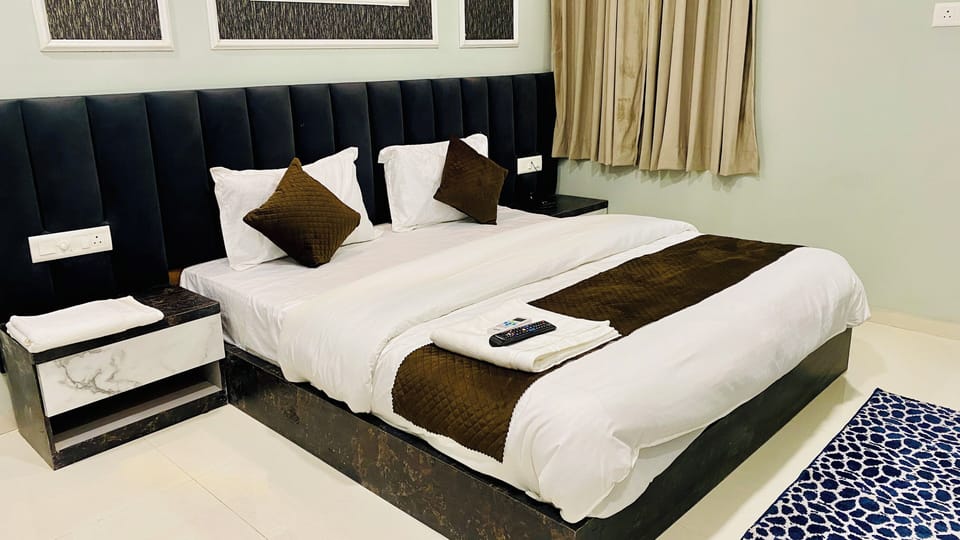 Deluxe Room | Desk, laptop workspace, WiFi (free)