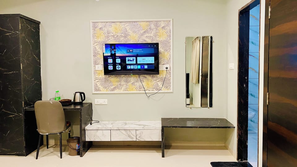 Superior Room, Balcony, City View | Room amenity