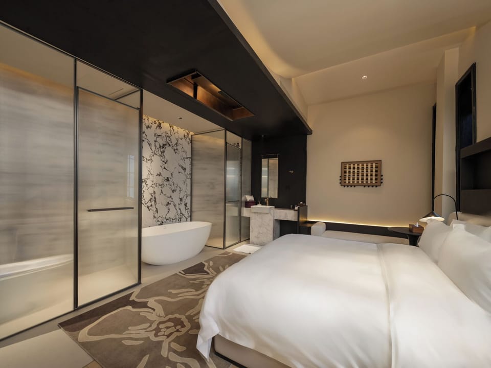 Superior Double Room | Bathroom | Free toiletries, hair dryer, bathrobes, slippers