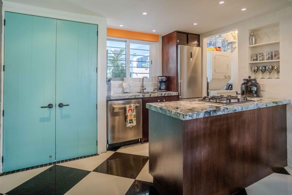 Condo - Image 8