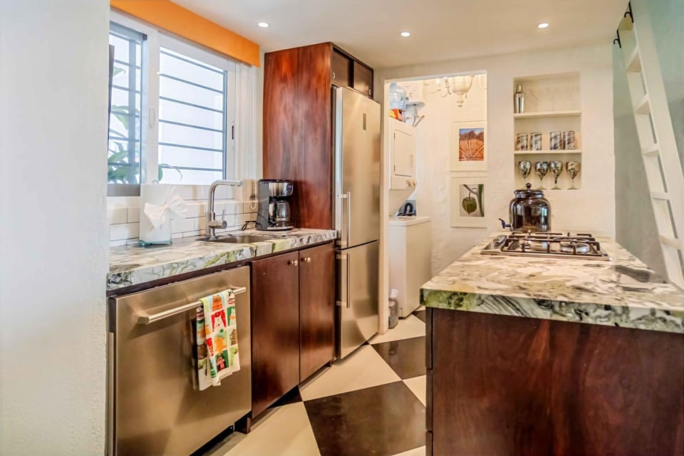 Condo - Image 7