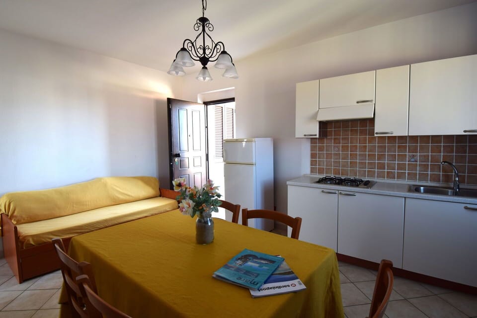Autumn, Kitchen, Living Room, Spring, Summer