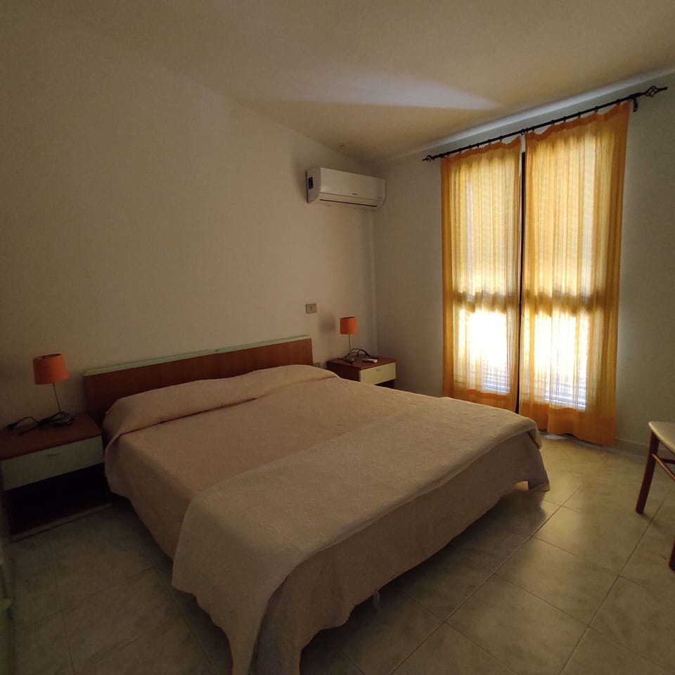 Autumn, Bedroom, Spring, Summer