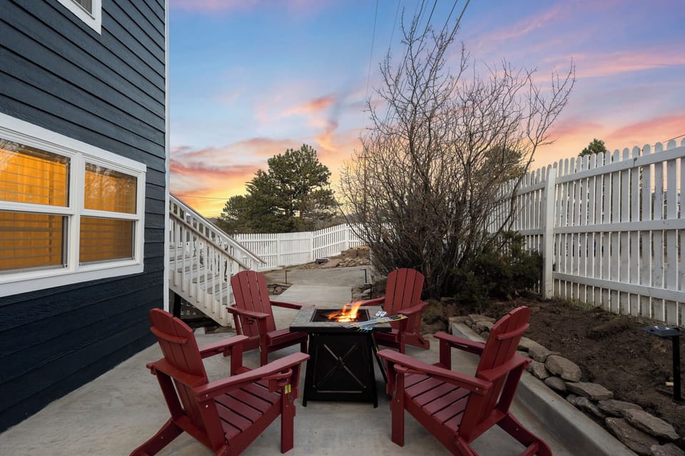Relax and enjoy the evening around our outside dining set and fire pit.