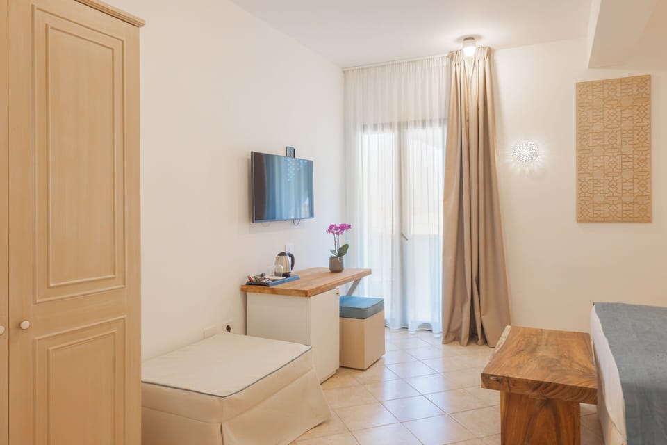 In-room safe, desk, laptop workspace, WiFi (free)