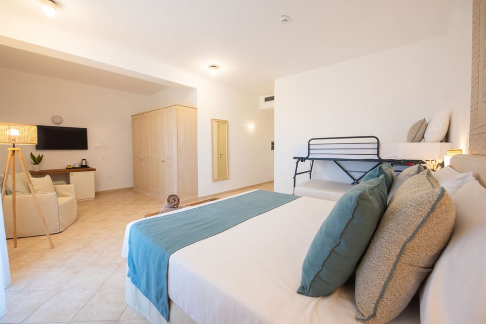 Comfort Quadruple Room, Balcony | In-room safe, desk, laptop workspace, WiFi (free)
