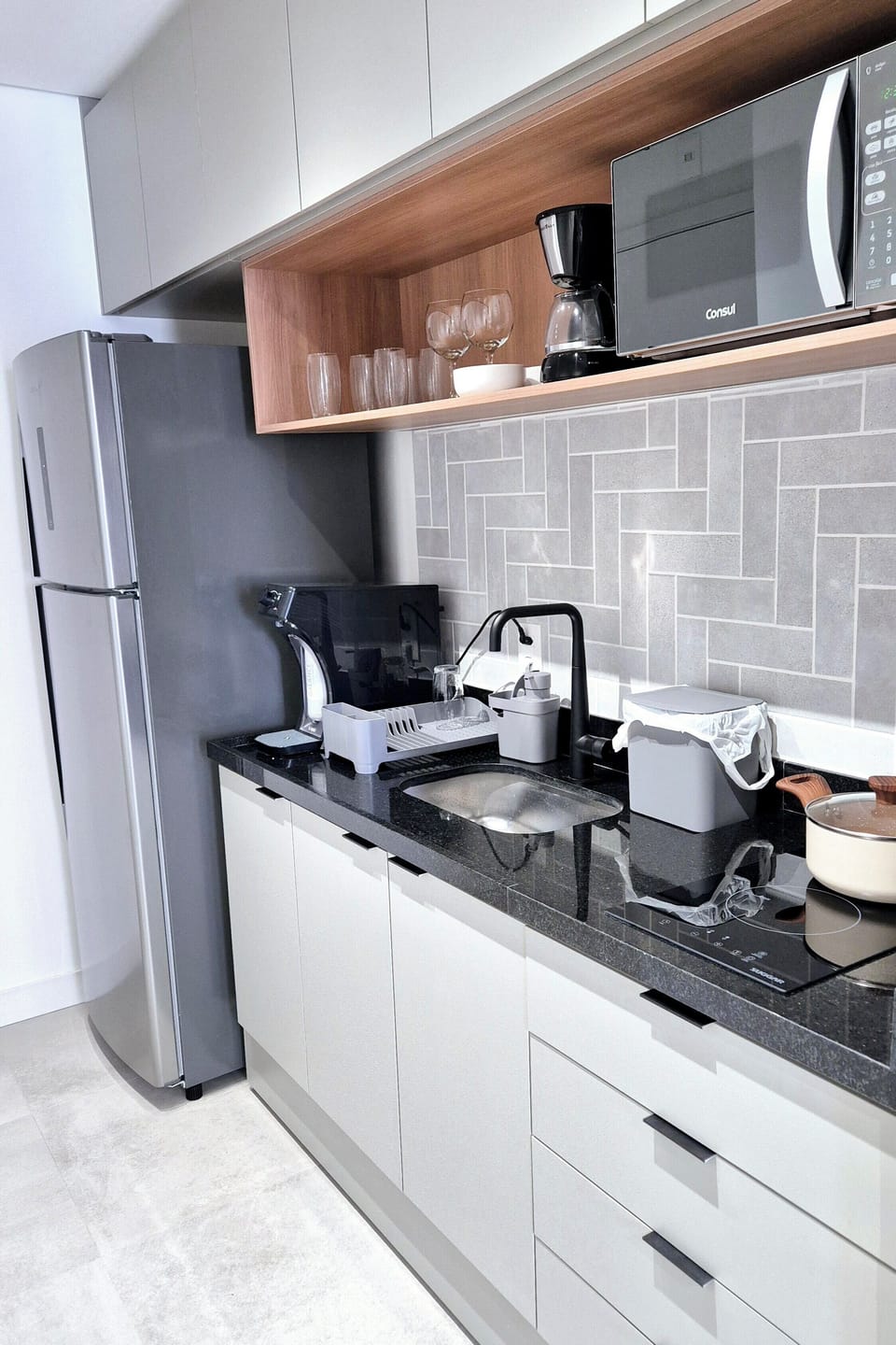 Deluxe Studio Suite, Balcony, Pool View | Private kitchen | Full-size fridge, microwave, oven, stovetop