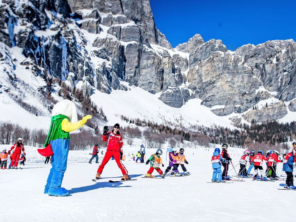 Mountainous Landforms, Snow, Mountain, Recreation, Glacial Landform, Outdoor Recreation, Mountain Range, Winter