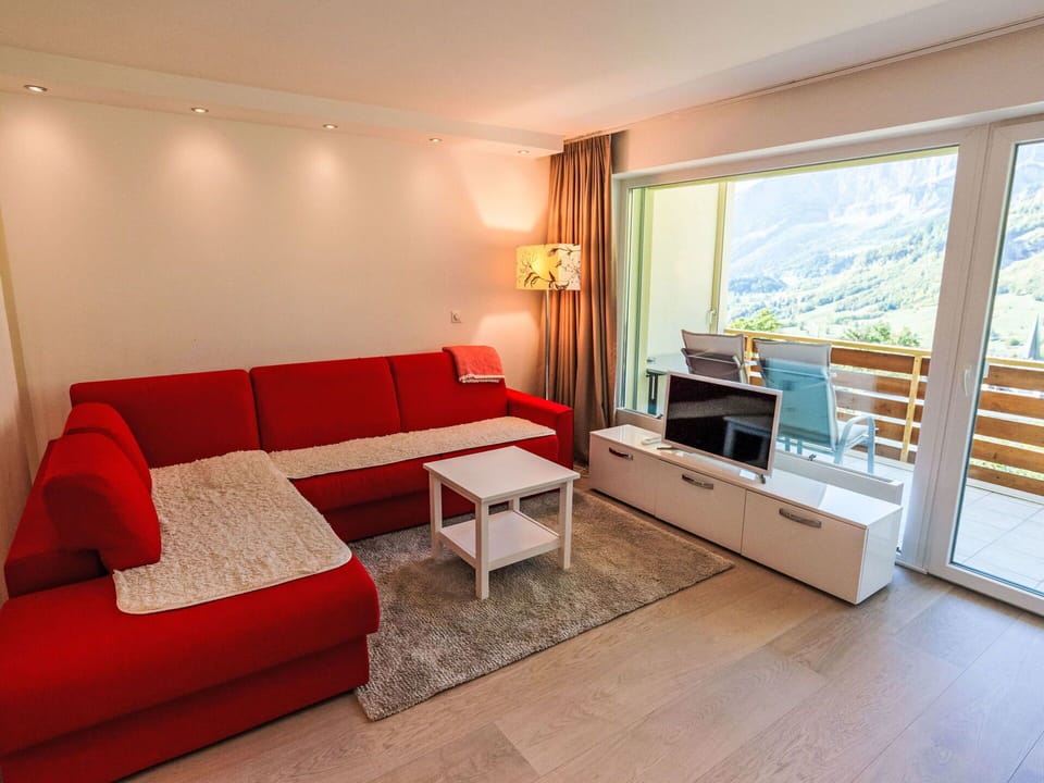 Interior Design, Couch, Furniture, Flooring, Ceiling, Living Room, Floor, Room, Apartment