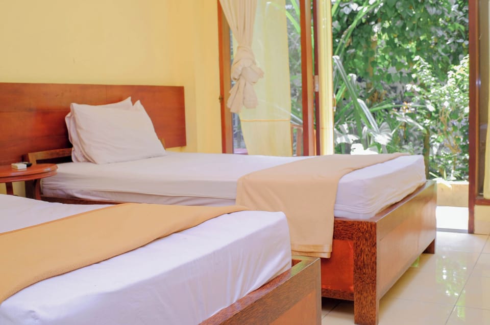 Standard Twin Room, Garden View | Desk, free WiFi