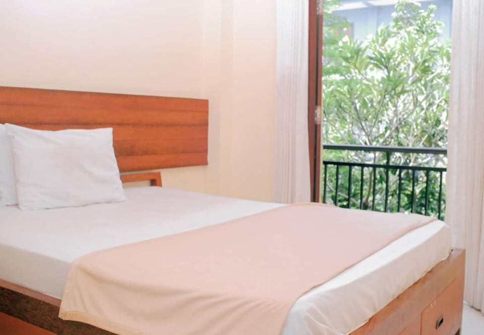 Standard Double Room, Garden View | Desk, free WiFi