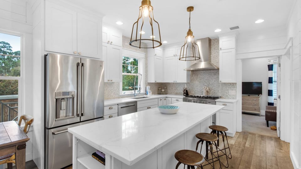 House, Multiple Beds, Pool Access, Pool View (Best of Both Worlds) | Private kitchen | Fridge, microwave, oven, stovetop