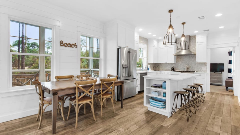 House, Multiple Beds, Pool Access, Pool View (Best of Both Worlds) | Private kitchen | Fridge, microwave, oven, stovetop