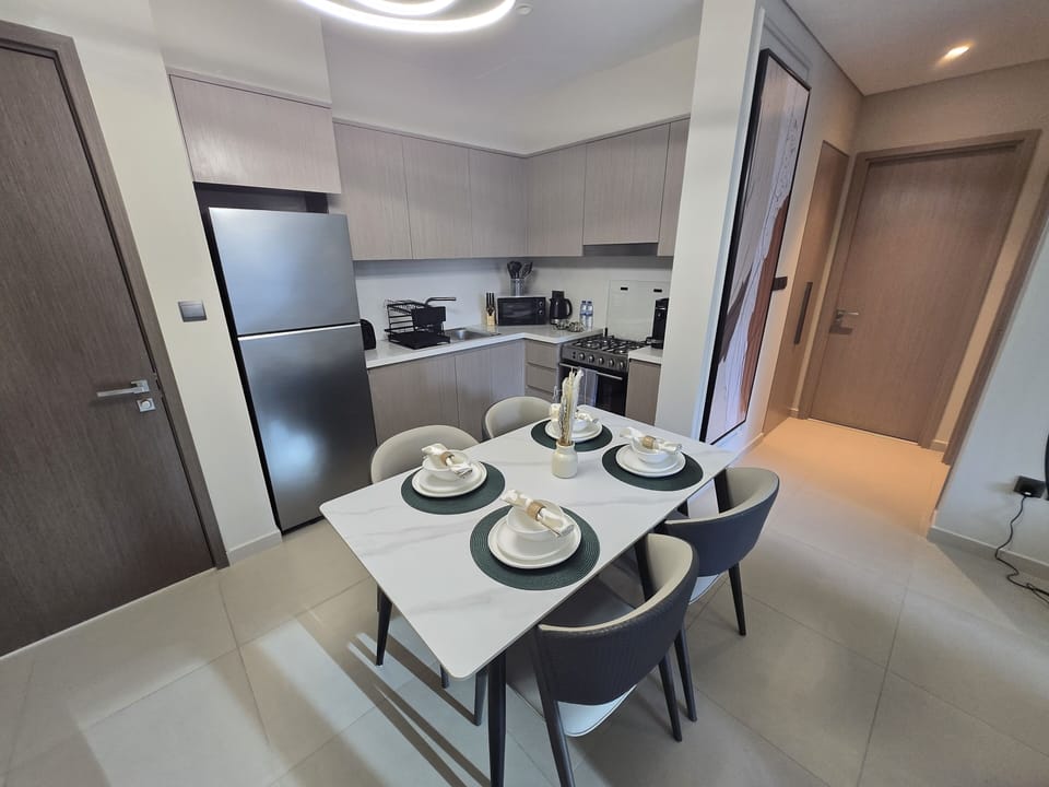 Kitchen & Dinning