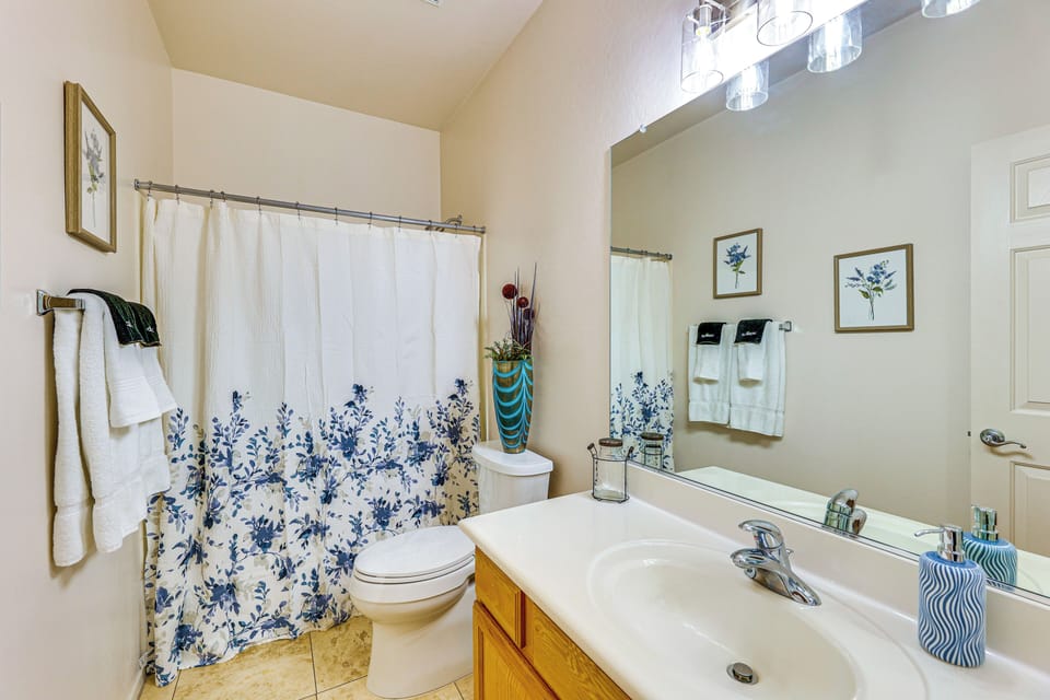 Hot Tub & Heated Pool: Home in Estrella Mtn Ranch Cottage in Goodyear