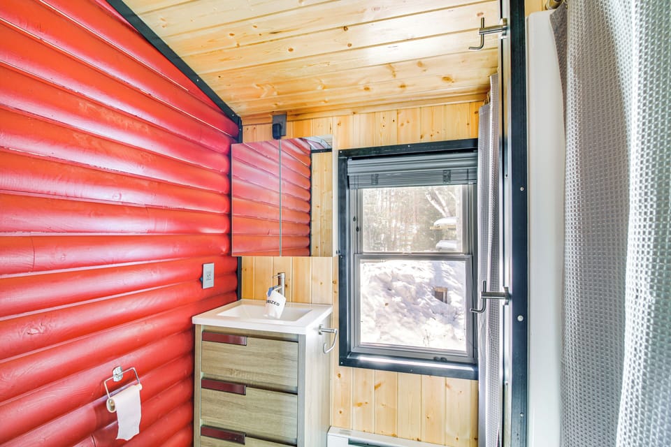 Lakefront Cabin on Lake Vermilion w/ Large Dock Cottage in Lake Vermilion