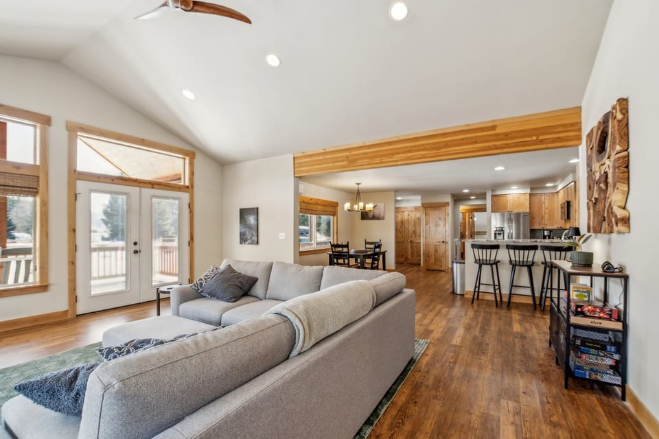 House, 3 Bedrooms | Living area | Smart TV, streaming services