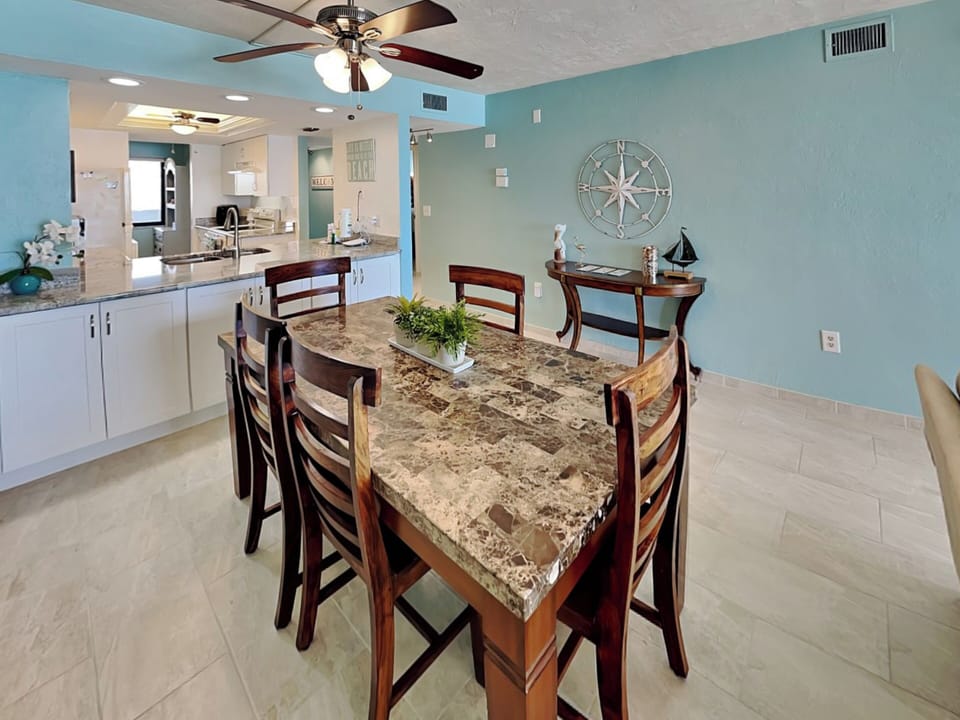 Dining Area - Seating for 6
