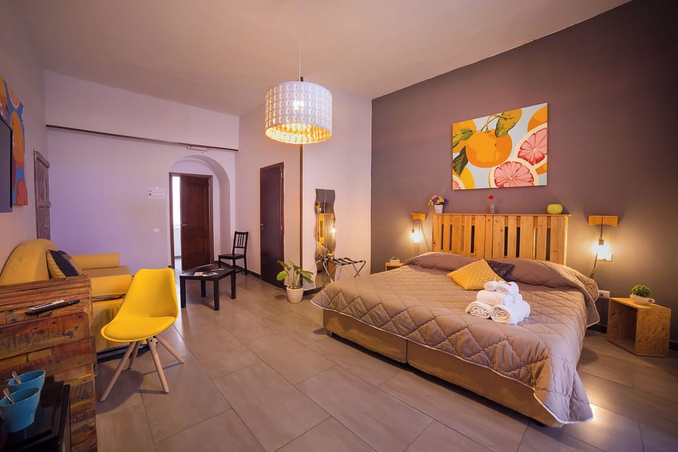 Family Studio Suite, City View, Annex Building (Pzz Dante, Vico Carceri S. Felice 13) | Desk, soundproofing, free WiFi, bed sheets